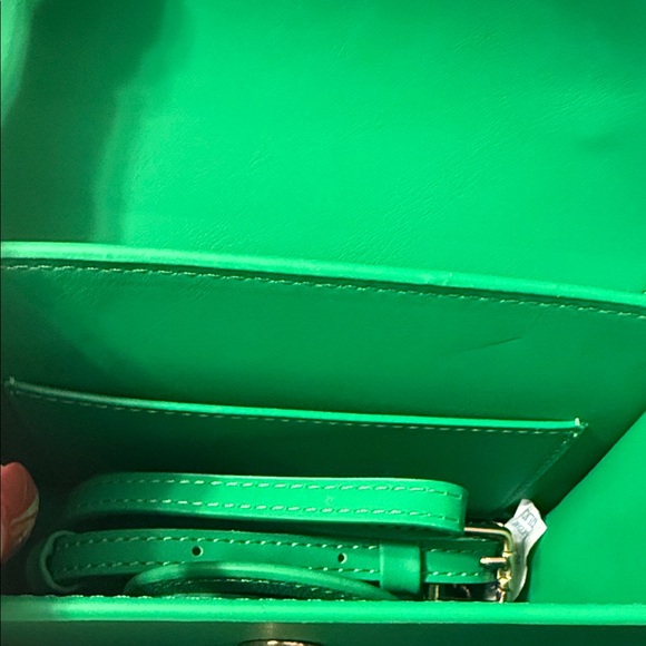 AKA an Elegant Green Handbag - Picture 4 of 6